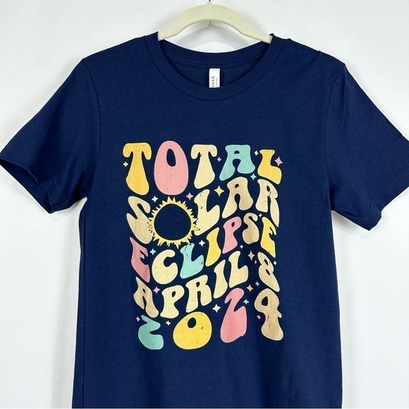 Total Solar Eclipse 2024 Unisex Sz M Navy Soft T Shirt Groovy Distressed Text - Picture 2 of 5